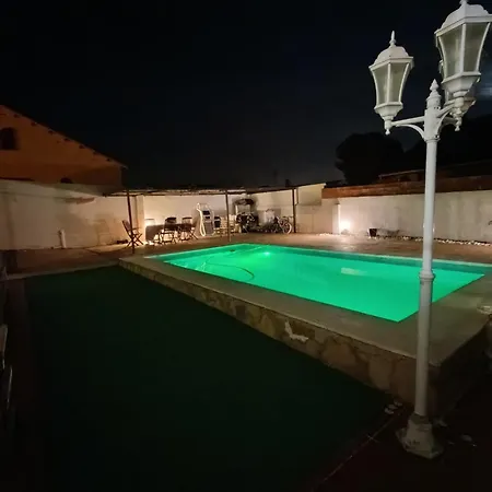 Con Acceso A Piscina Апартаменты *