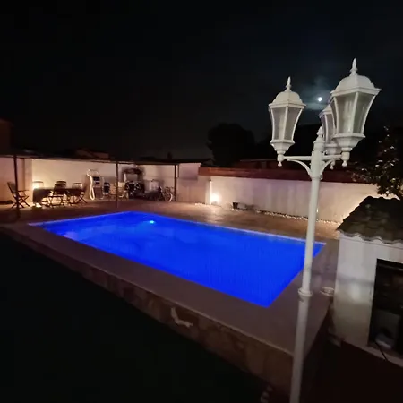 Con Acceso A Piscina Апартаменты *
